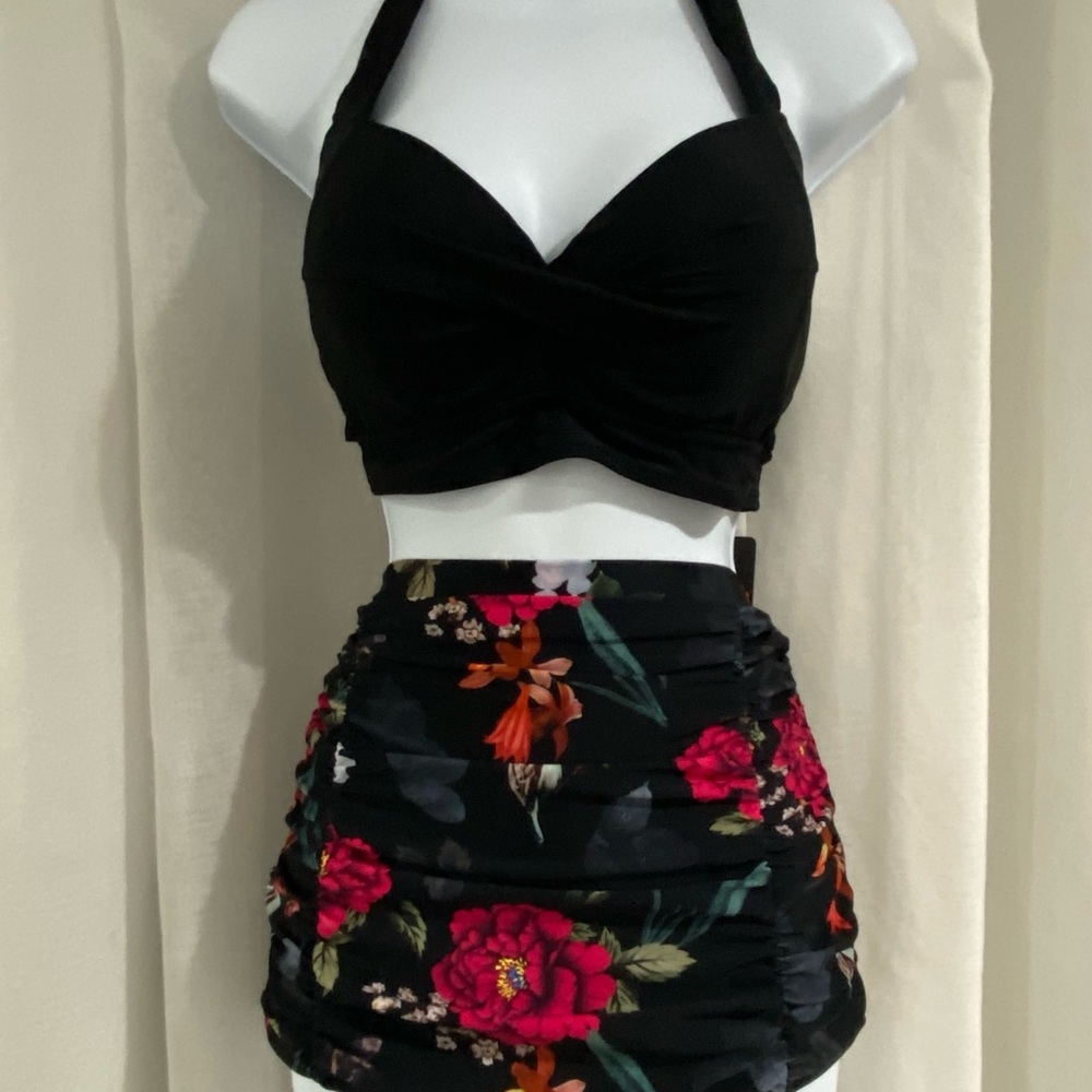 New Womens 2Piece Swimsuit Top Size L Bottom Size 10-XL